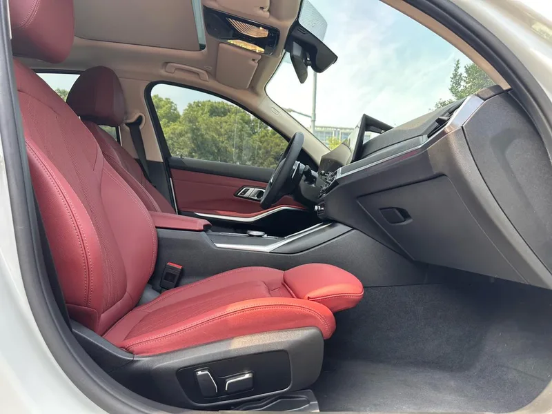 BMW 3 Series 2025 325i M Sports suit interior photo 15