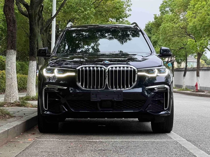 BMW X7 2022 xDrive40i Tipo de lujo M Conjunto deportivo exterior foto 2 BMW X7 2022 xDrive40i Tipo de lujo M Conjunto deportivo exterior foto 2