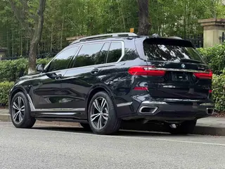 BMW X7 2022 xDrive40i Tipo de lujo M Conjunto deportivo exterior foto 4 BMW X7 2022 xDrive40i Tipo de lujo M Conjunto deportivo exterior foto 4