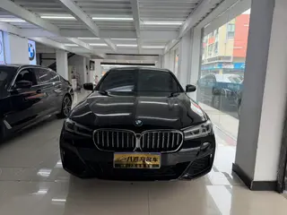 BMW 5 Series 2022 530Li Líder M Conjunto deportivo exterior foto 2 BMW 5 Series 2022 530Li Líder M Conjunto deportivo exterior foto 2