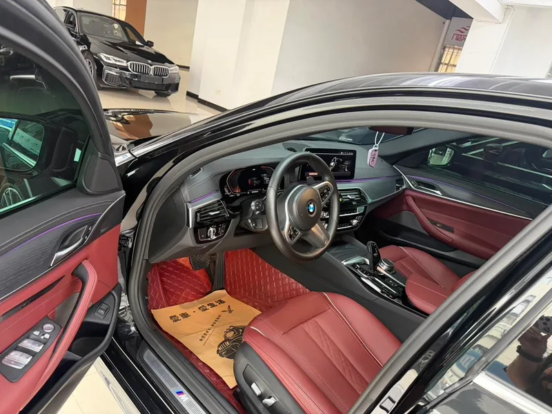 BMW 5 Series 2022 530Li Líder M Conjunto deportivo interior foto 9 BMW 5 Series 2022 530Li Líder M Conjunto deportivo interior foto 9