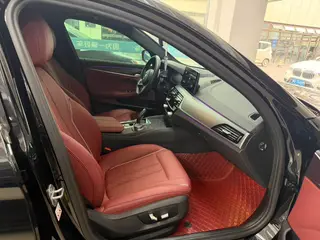 BMW 5 Series 2022 530Li Líder M Conjunto deportivo interior foto 11 BMW 5 Series 2022 530Li Líder M Conjunto deportivo interior foto 11