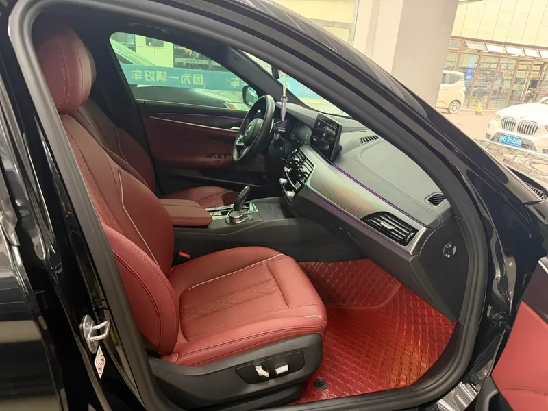 BMW 5 Series 2022 530Li Líder M Conjunto deportivo interior foto 11 BMW 5 Series 2022 530Li Líder M Conjunto deportivo interior foto 11