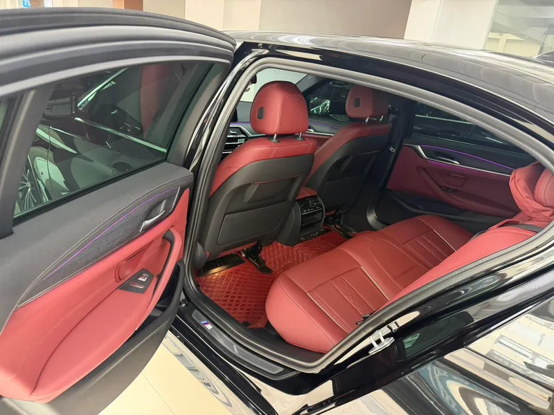BMW 5 Series 2022 530Li Líder M Conjunto deportivo interior foto 13 BMW 5 Series 2022 530Li Líder M Conjunto deportivo interior foto 13