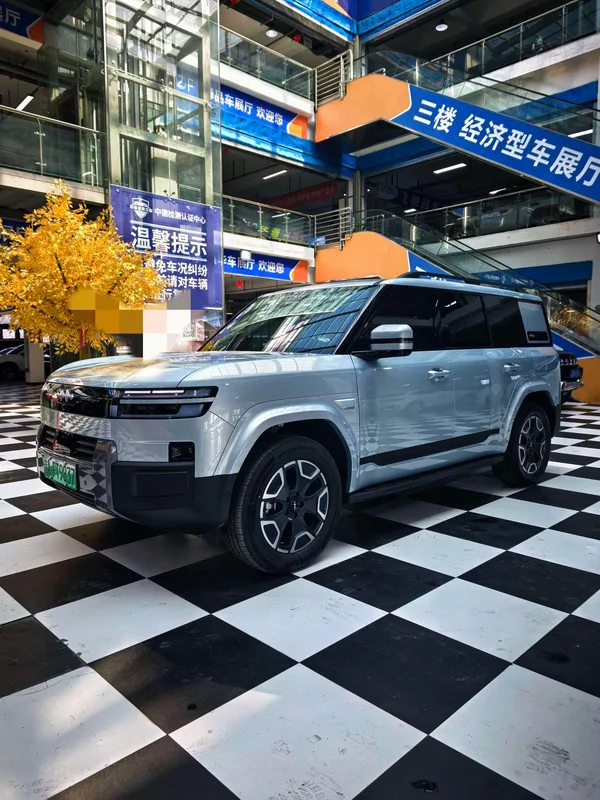 Fangchengbao Equation Leopard Titanium 7 2025 200KM Two-wheel drive Max version exterior photo 1 Fangchengbao Equation Leopard Titanium 7 2025 200KM Two-wheel drive Max version exterior photo 1