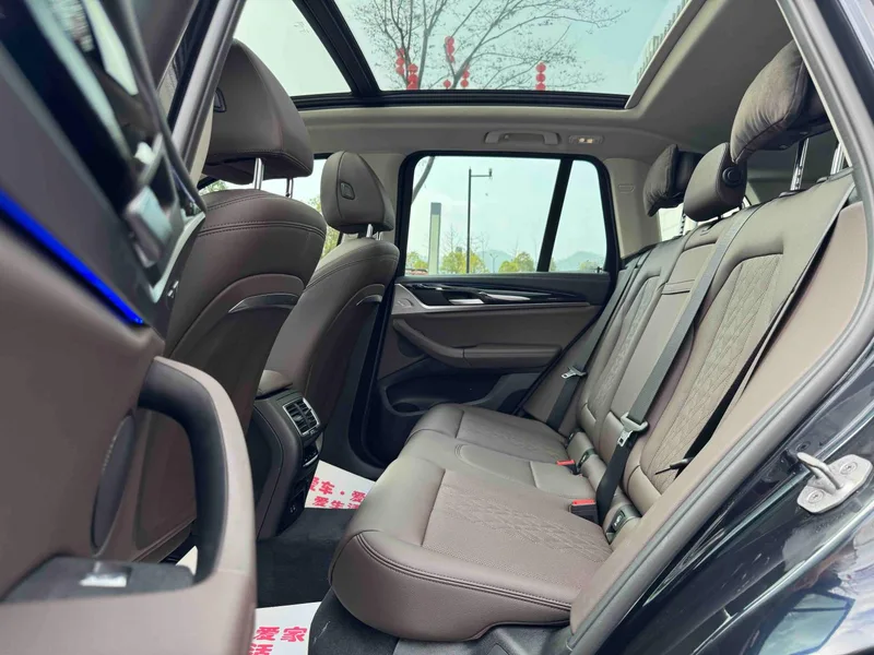 BMW X3 2022 xDrive25i M Sports suit interior photo 16 BMW X3 2022 xDrive25i M Sports suit interior photo 16