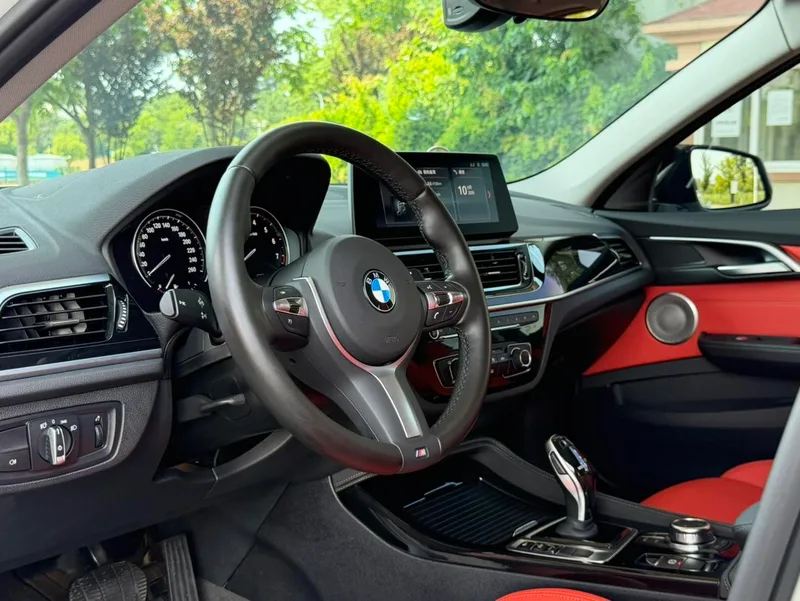 BMW 1 Series 2021 125i M Спортивные ночные издания экстерьер фото 5 BMW 1 Series 2021 125i M Спортивные ночные издания экстерьер фото 5
