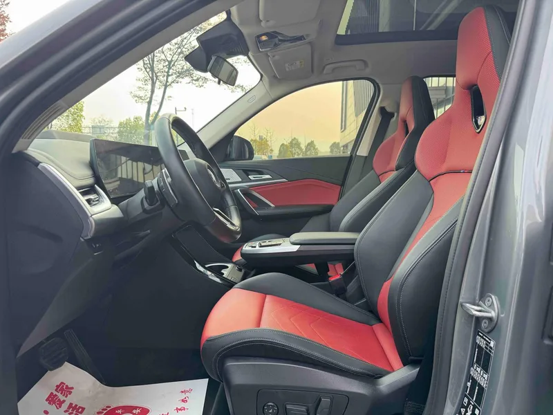 BMW X1 2023 sDrive25Li M Sports suit interior photo 17