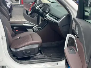 BMW X1 2023 sDrive25Li X Traje de diseño interior foto 12 BMW X1 2023 sDrive25Li X Traje de diseño interior foto 12