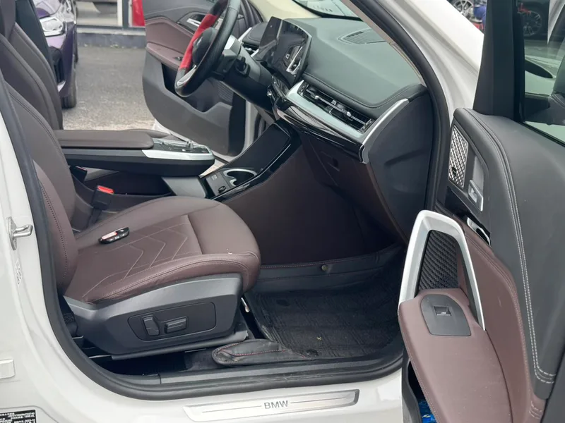 BMW X1 2023 sDrive25Li X Traje de diseño interior foto 12 BMW X1 2023 sDrive25Li X Traje de diseño interior foto 12