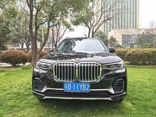 BMW X7 2022 xDrive40i Ведущие роскошные костюмы экстерьер фото 2 BMW X7 2022 xDrive40i Ведущие роскошные костюмы экстерьер фото 2
