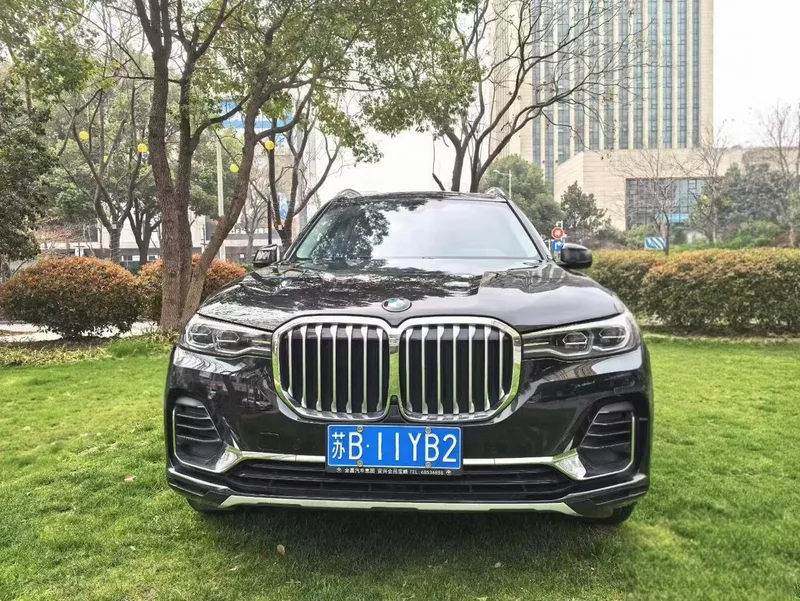 BMW X7 2022 xDrive40i Ведущие роскошные костюмы экстерьер фото 2 BMW X7 2022 xDrive40i Ведущие роскошные костюмы экстерьер фото 2
