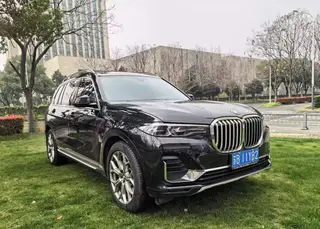 BMW X7 2022 xDrive40i Ведущие роскошные костюмы экстерьер фото 3 BMW X7 2022 xDrive40i Ведущие роскошные костюмы экстерьер фото 3