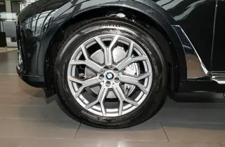BMW X7 2022 xDrive40i Ведущие роскошные костюмы экстерьер фото 7 BMW X7 2022 xDrive40i Ведущие роскошные костюмы экстерьер фото 7