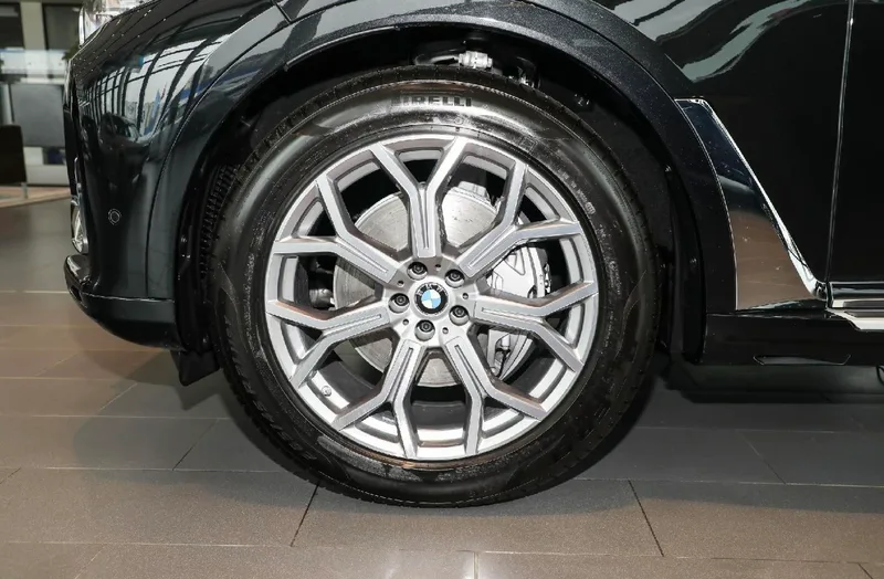 BMW X7 2022 xDrive40i Ведущие роскошные костюмы экстерьер фото 7 BMW X7 2022 xDrive40i Ведущие роскошные костюмы экстерьер фото 7