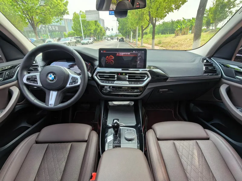 BMW X3 2022 xDrive25i M Sports suit interior photo 12 BMW X3 2022 xDrive25i M Sports suit interior photo 12