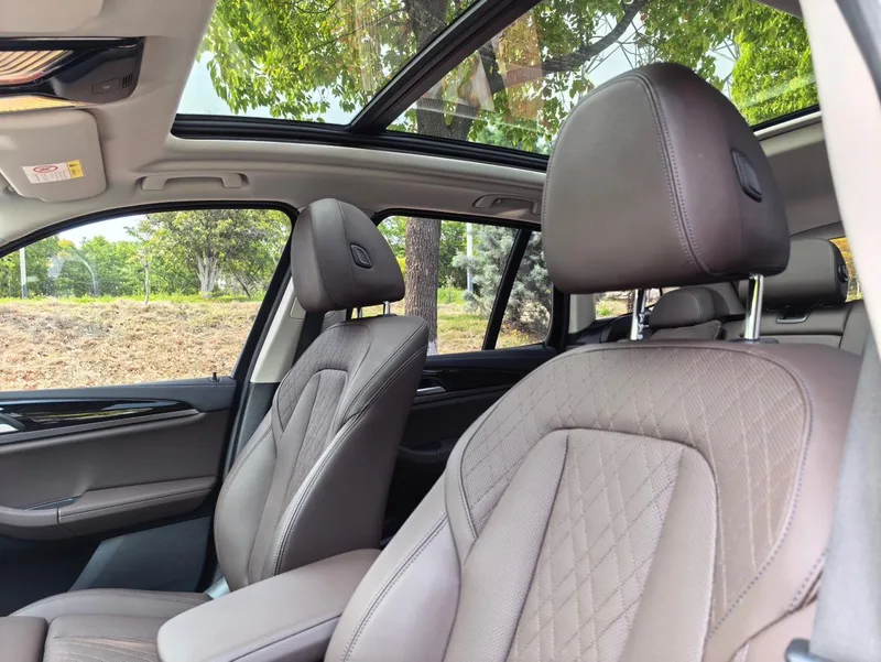 BMW X3 2022 xDrive25i M Sports suit interior photo 14 BMW X3 2022 xDrive25i M Sports suit interior photo 14