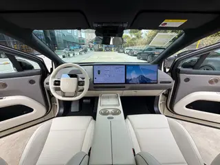 Li Auto i6 2025 Four-wheel drive Standard Edition interior photo 7 Li Auto i6 2025 Four-wheel drive Standard Edition interior photo 7