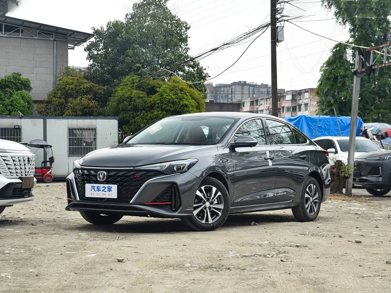 Changan Eado 2025 PLUS 1.4T Двойное сцепления Высокоэнергетические издания экстерьер фото 1 Changan Eado 2025 PLUS 1.4T Двойное сцепления Высокоэнергетические издания экстерьер фото 1