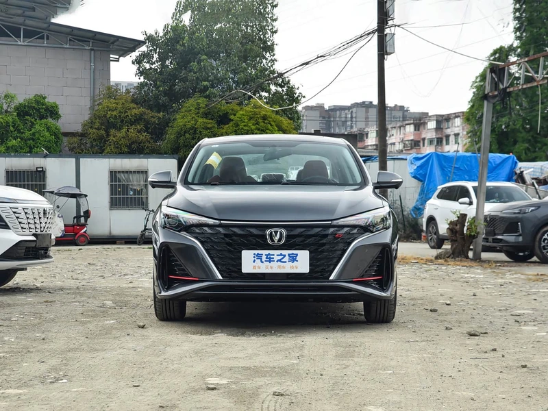 Changan Eado 2025 PLUS 1.4T Двойное сцепления Высокоэнергетические издания экстерьер фото 2 Changan Eado 2025 PLUS 1.4T Двойное сцепления Высокоэнергетические издания экстерьер фото 2