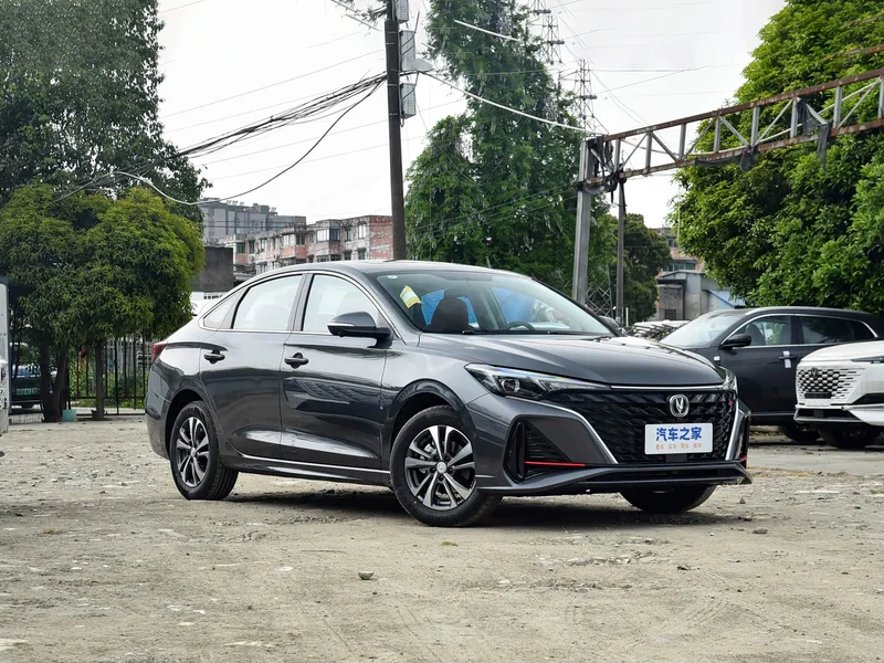 Changan Eado 2025 PLUS 1.4T Двойное сцепления Высокоэнергетические издания экстерьер фото 3 Changan Eado 2025 PLUS 1.4T Двойное сцепления Высокоэнергетические издания экстерьер фото 3