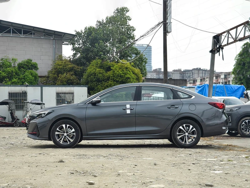 Changan Eado 2025 PLUS 1.4T Двойное сцепления Высокоэнергетические издания экстерьер фото 4 Changan Eado 2025 PLUS 1.4T Двойное сцепления Высокоэнергетические издания экстерьер фото 4
