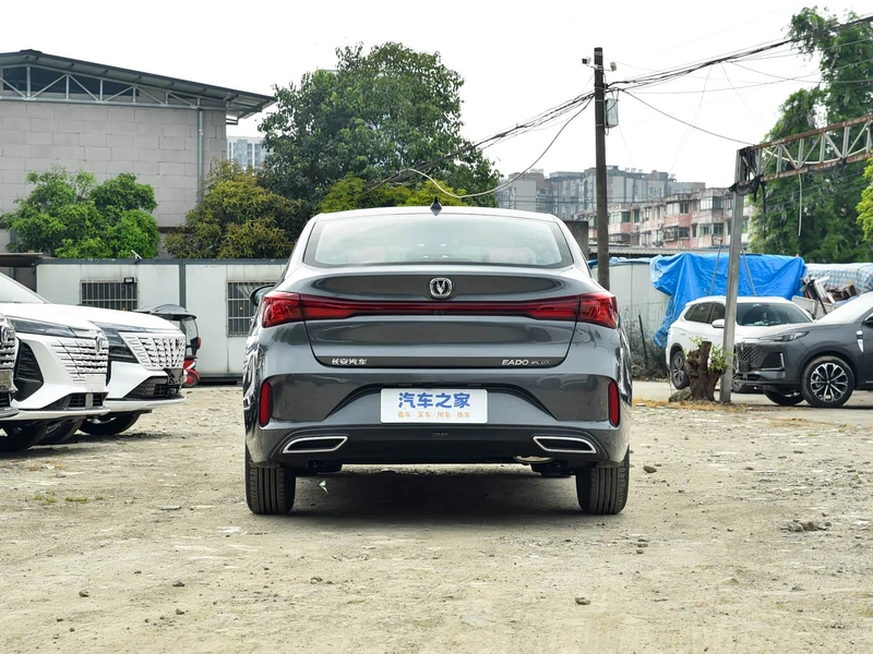 Changan Eado 2025 PLUS 1.4T Двойное сцепления Высокоэнергетические издания экстерьер фото 6 Changan Eado 2025 PLUS 1.4T Двойное сцепления Высокоэнергетические издания экстерьер фото 6