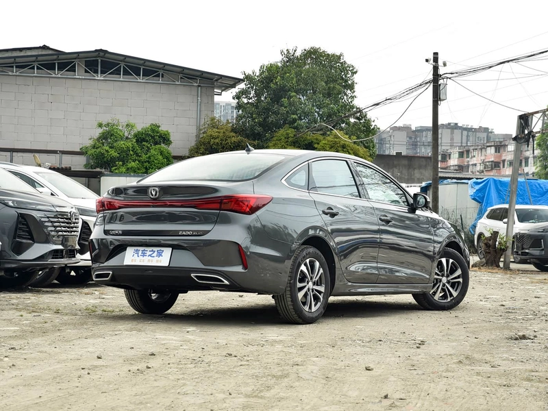 Changan Eado 2025 PLUS 1.4T Двойное сцепления Высокоэнергетические издания экстерьер фото 7 Changan Eado 2025 PLUS 1.4T Двойное сцепления Высокоэнергетические издания экстерьер фото 7