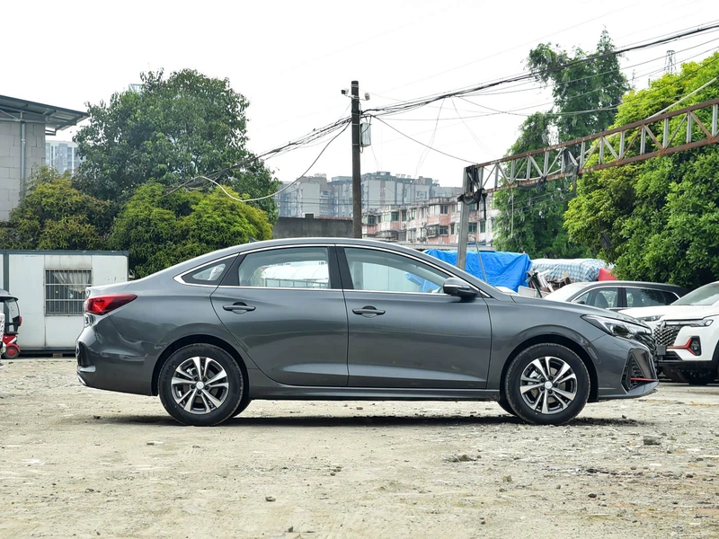 Changan Eado 2025 PLUS 1.4T Двойное сцепления Высокоэнергетические издания экстерьер фото 8 Changan Eado 2025 PLUS 1.4T Двойное сцепления Высокоэнергетические издания экстерьер фото 8