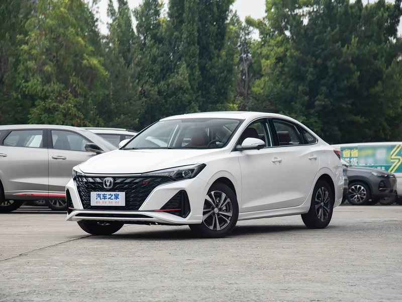 Changan Eado 2025 PLUS 1.4T Двойное сцепления Высокоэнергетические издания интерьер фото 9 Changan Eado 2025 PLUS 1.4T Двойное сцепления Высокоэнергетические издания интерьер фото 9