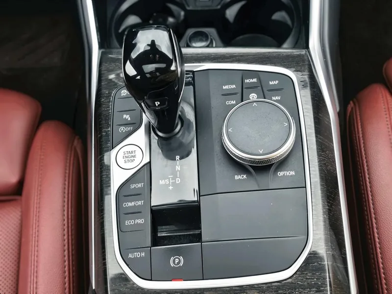 BMW 3 Series 2022 325Li M Sports suit interior photo 13 BMW 3 Series 2022 325Li M Sports suit interior photo 13