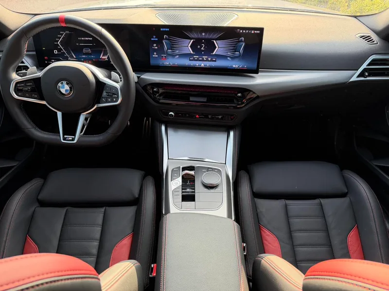BMW 2 Series 2024 M240i Coupé intérieur photo 20 BMW 2 Series 2024 M240i Coupé intérieur photo 20