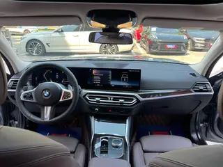 BMW 3 Series 2023 325Li M Sports suit interior photo 14 BMW 3 Series 2023 325Li M Sports suit interior photo 14