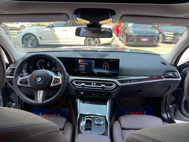 BMW 3 Series 2023 325Li M Sports suit interior photo 14 BMW 3 Series 2023 325Li M Sports suit interior photo 14