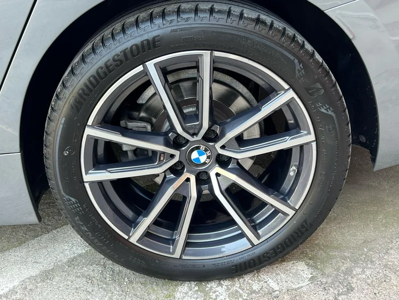 BMW 3 Series 2023 325Li M Sports suit interior photo 18 BMW 3 Series 2023 325Li M Sports suit interior photo 18