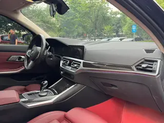 BMW 3 Series 2022 Restyling 325Li M Sports Night Suit interior photo 17 BMW 3 Series 2022 Restyling 325Li M Sports Night Suit interior photo 17