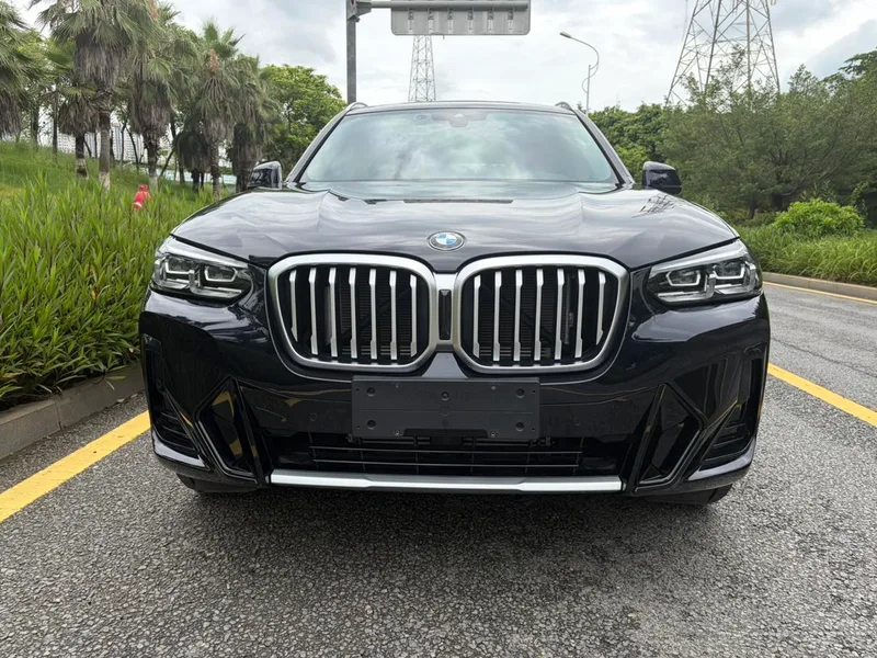 BMW X3 2022 xDrive25i M Спортивный костюм экстерьер фото 2 BMW X3 2022 xDrive25i M Спортивный костюм экстерьер фото 2