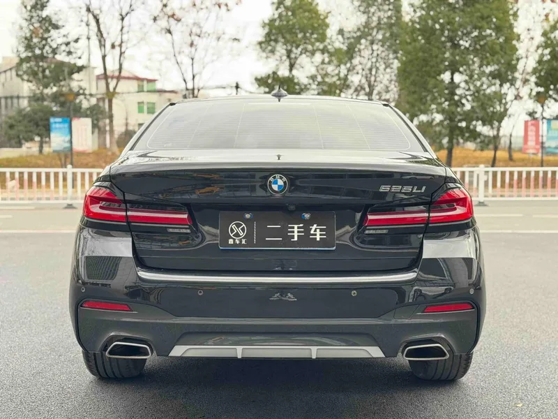BMW 5 Series 2022 Segundo cambio 525Li M Conjunto deportivo exterior foto 2 BMW 5 Series 2022 Segundo cambio 525Li M Conjunto deportivo exterior foto 2