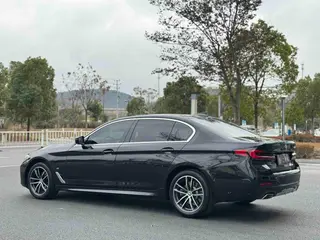 BMW 5 Series 2022 Segundo cambio 525Li M Conjunto deportivo exterior foto 3 BMW 5 Series 2022 Segundo cambio 525Li M Conjunto deportivo exterior foto 3