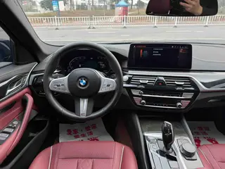 BMW 5 Series 2022 Segundo cambio 525Li M Conjunto deportivo interior foto 10 BMW 5 Series 2022 Segundo cambio 525Li M Conjunto deportivo interior foto 10
