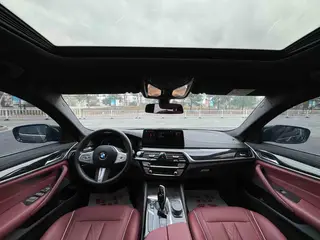 BMW 5 Series 2022 Segundo cambio 525Li M Conjunto deportivo interior foto 11 BMW 5 Series 2022 Segundo cambio 525Li M Conjunto deportivo interior foto 11