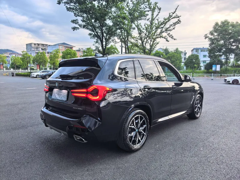BMW X3 2022 Mise à jour xDrive25i M Ensemble de sport extérieur photo 3 BMW X3 2022 Mise à jour xDrive25i M Ensemble de sport extérieur photo 3