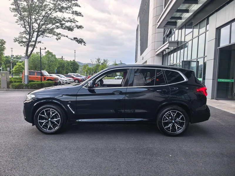 BMW X3 2022 Mise à jour xDrive25i M Ensemble de sport intérieur photo 13 BMW X3 2022 Mise à jour xDrive25i M Ensemble de sport intérieur photo 13
