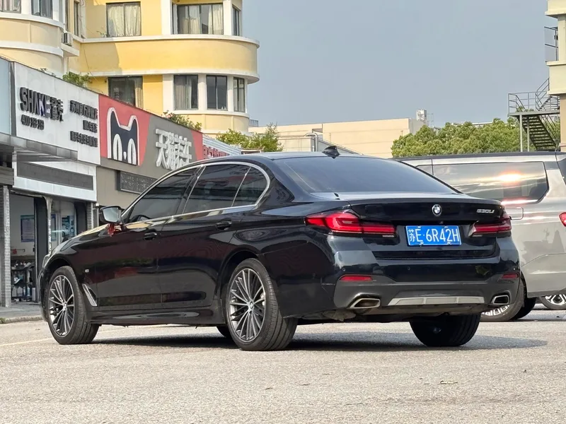 BMW 5 Series 2022 Restyling 530Li Leading Type M Sports suit exterior photo 4 BMW 5 Series 2022 Restyling 530Li Leading Type M Sports suit exterior photo 4