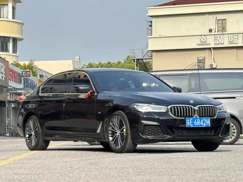 BMW 5 Series 2022 Restyling 530Li Leading Type M Sports suit exterior photo 5 BMW 5 Series 2022 Restyling 530Li Leading Type M Sports suit exterior photo 5