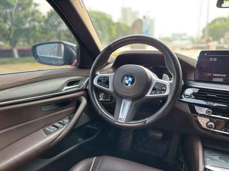 BMW 5 Series 2022 Restyling 530Li Leading Type M Sports suit exterior photo 7 BMW 5 Series 2022 Restyling 530Li Leading Type M Sports suit exterior photo 7
