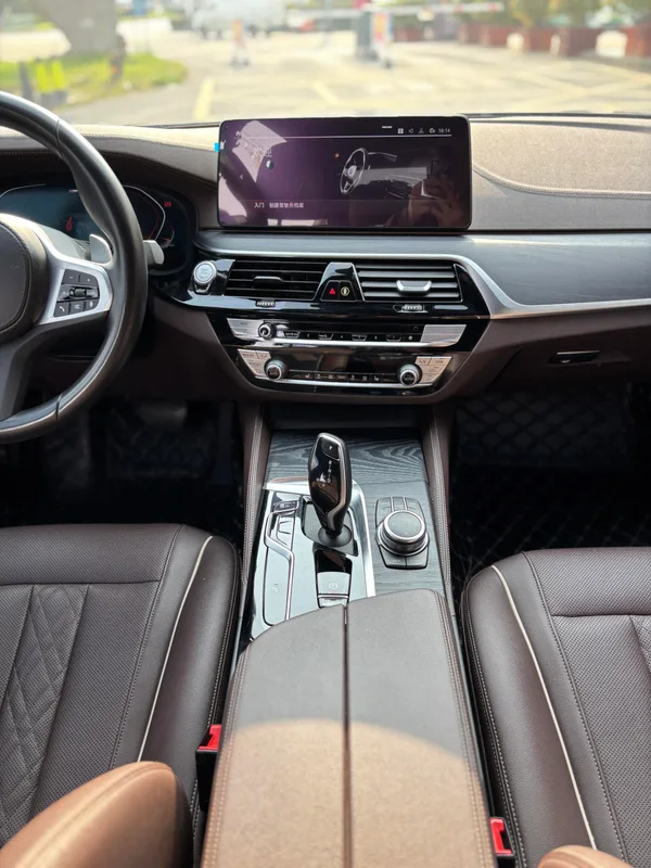BMW 5 Series 2022 Restyling 530Li Leading Type M Sports suit exterior photo 8 BMW 5 Series 2022 Restyling 530Li Leading Type M Sports suit exterior photo 8