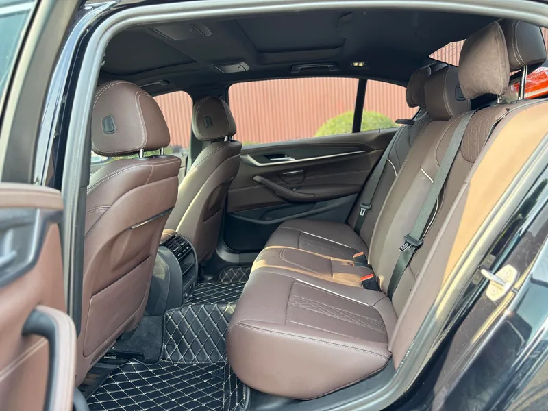 BMW 5 Series 2022 Restyling 530Li Leading Type M Sports suit interior photo 11 BMW 5 Series 2022 Restyling 530Li Leading Type M Sports suit interior photo 11