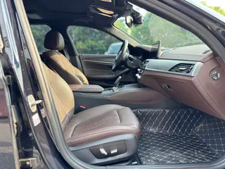 BMW 5 Series 2022 Restyling 530Li Leading Type M Sports suit interior photo 15 BMW 5 Series 2022 Restyling 530Li Leading Type M Sports suit interior photo 15