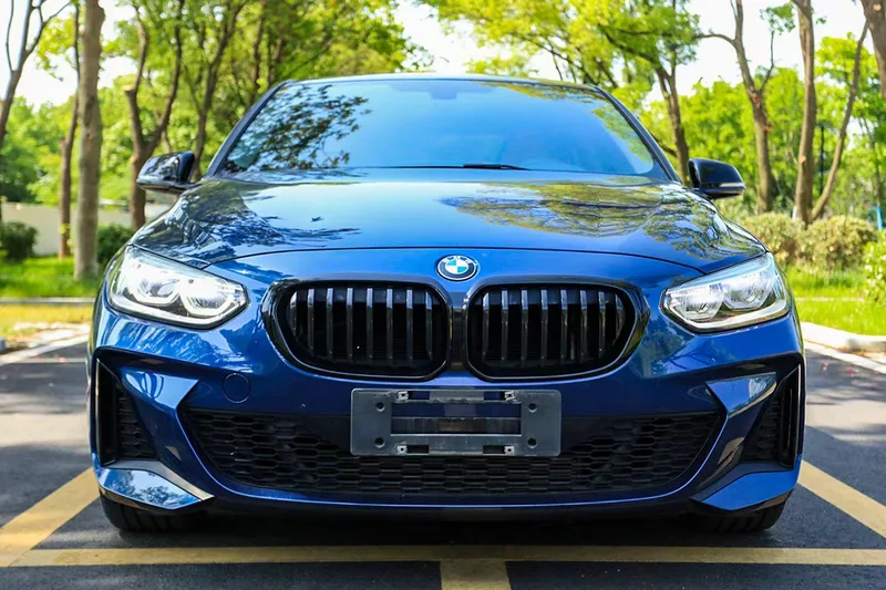BMW 1 Series 2021 125i M Edición nocturna deportiva exterior foto 5 BMW 1 Series 2021 125i M Edición nocturna deportiva exterior foto 5